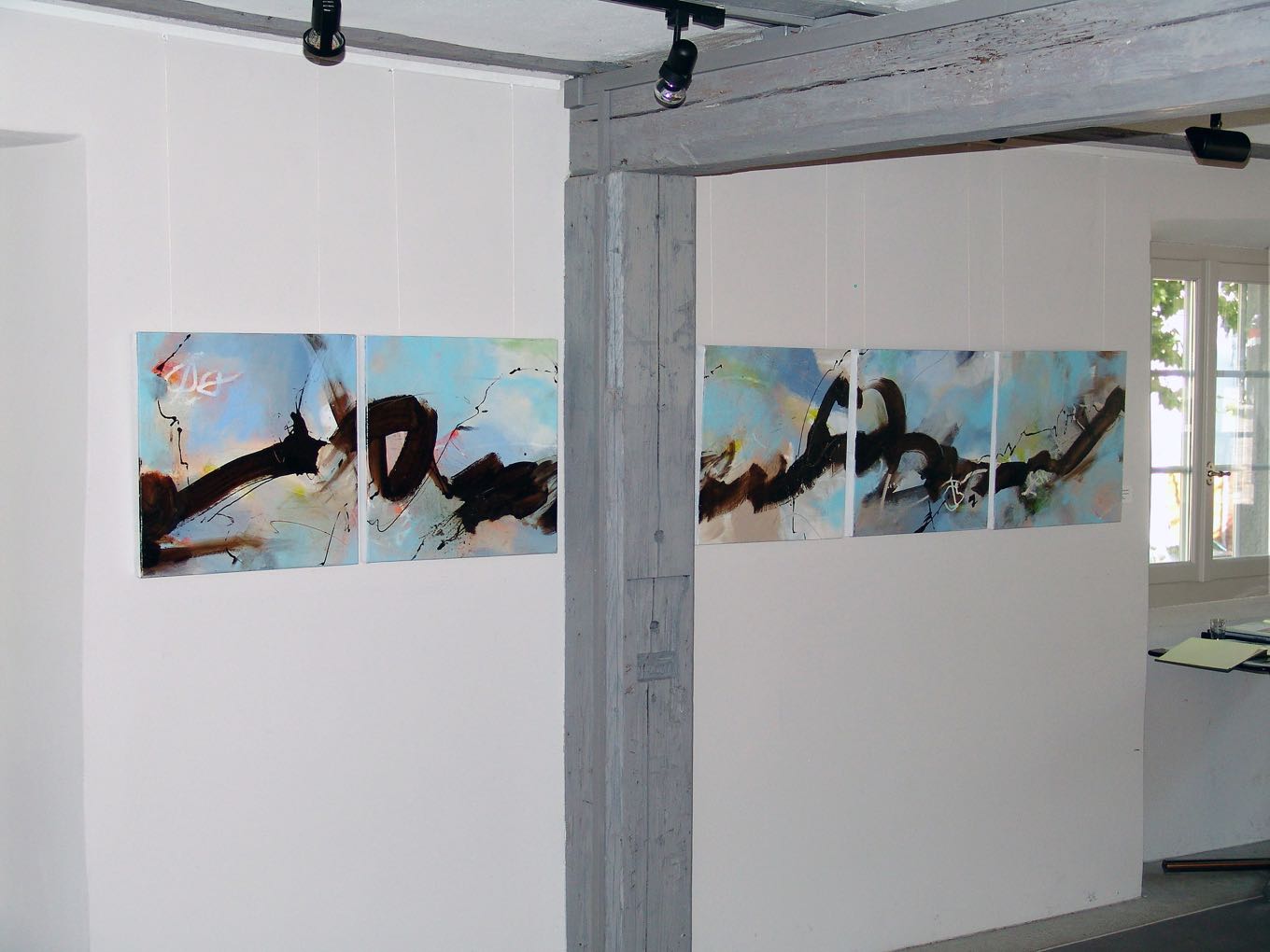 Annemarie Graf: «my way hat sein zuhause in rotterdam gefunden», 2011, 5 Tafeln aus 7-teiligem Bild, Acryl und Blumen auf Leinwand, je 130 x 150 cm