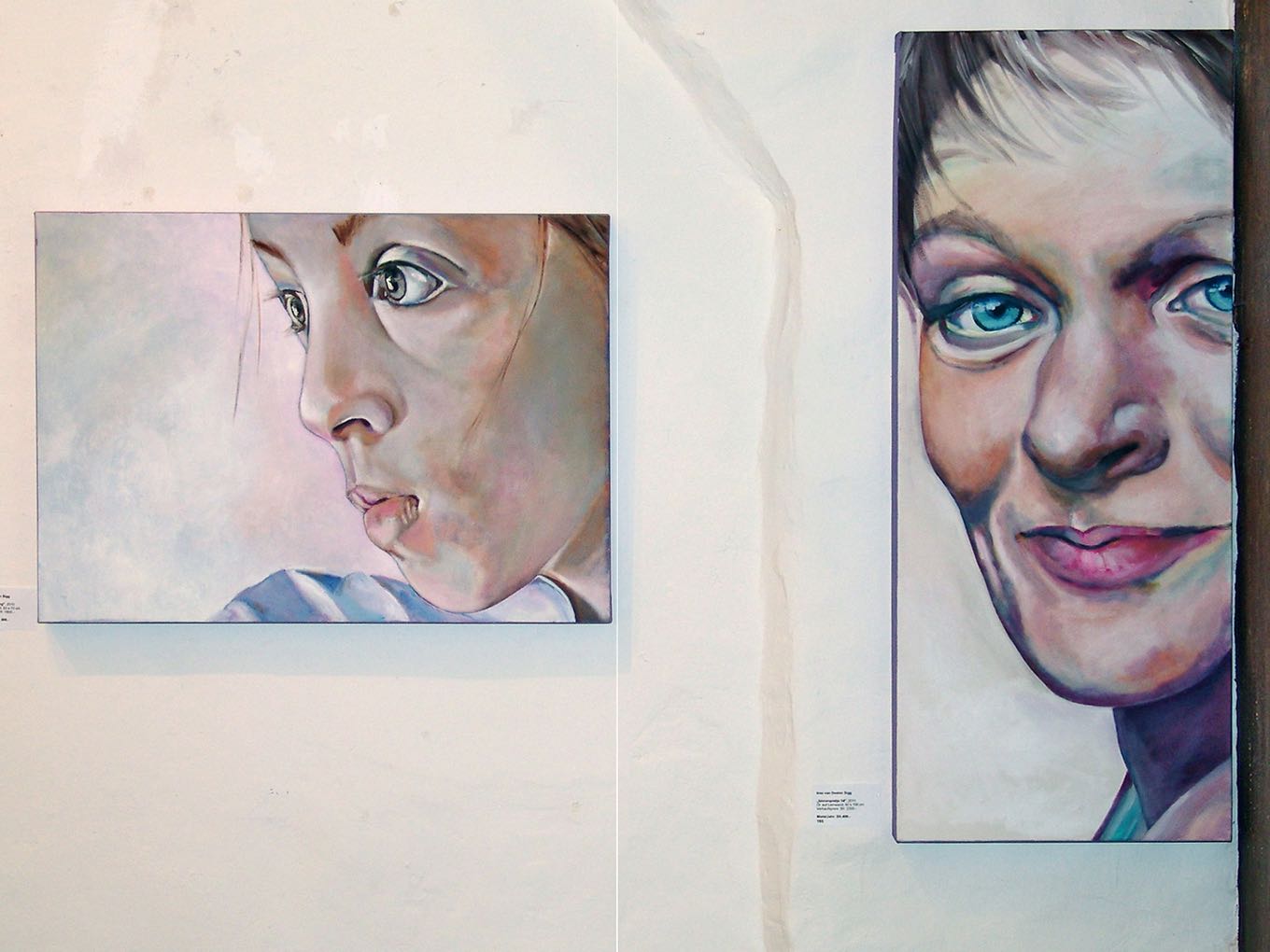 Inez van Deelen Sigg: (r) Binnenpretje 14, 2011, 40 x 100cm; (l) Vol Verwachtig, 2010, 50 x 70cm, beide Öl auf Leinwand