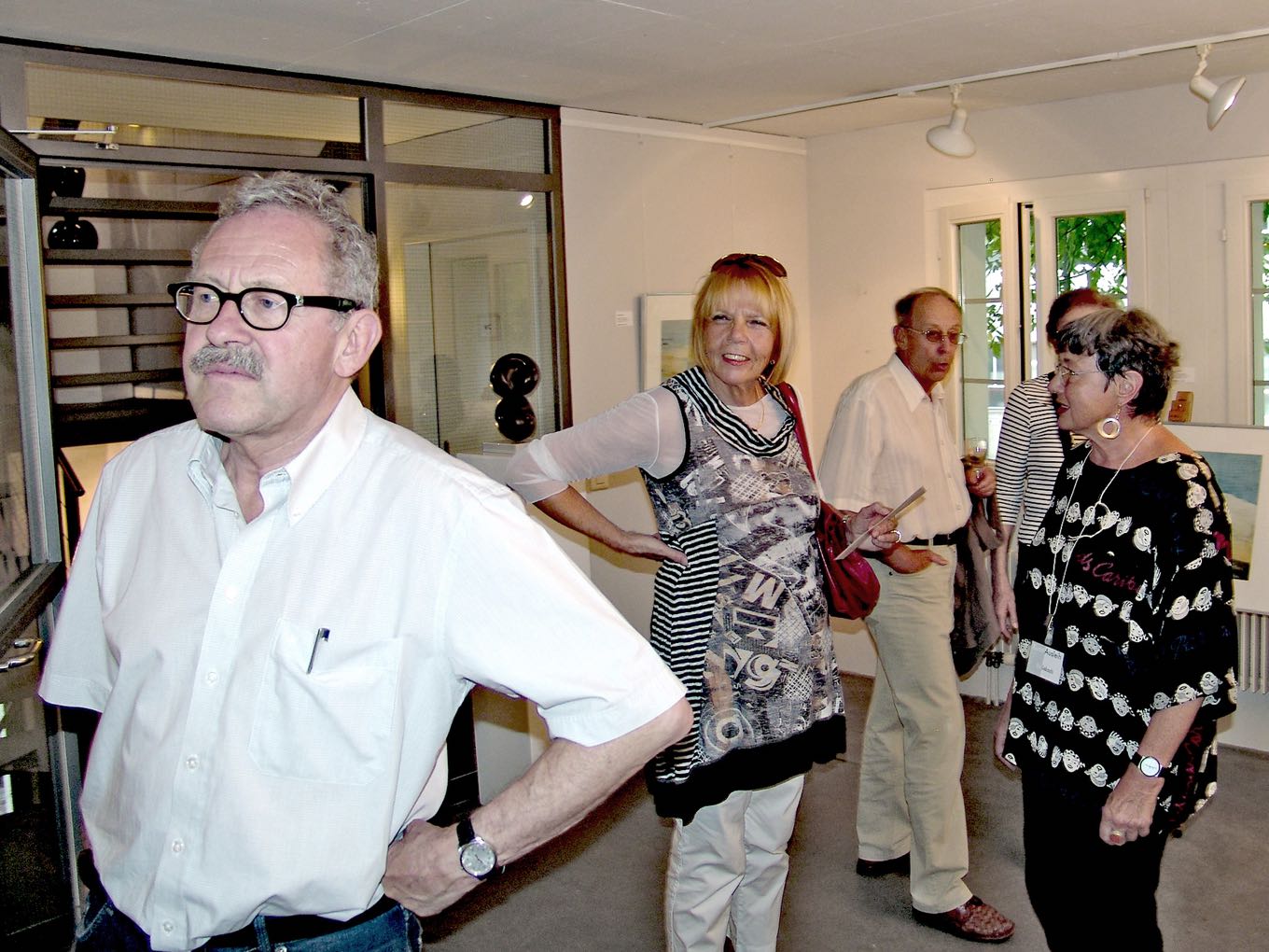 Rita Cedraschi (r.) mit Besuchern