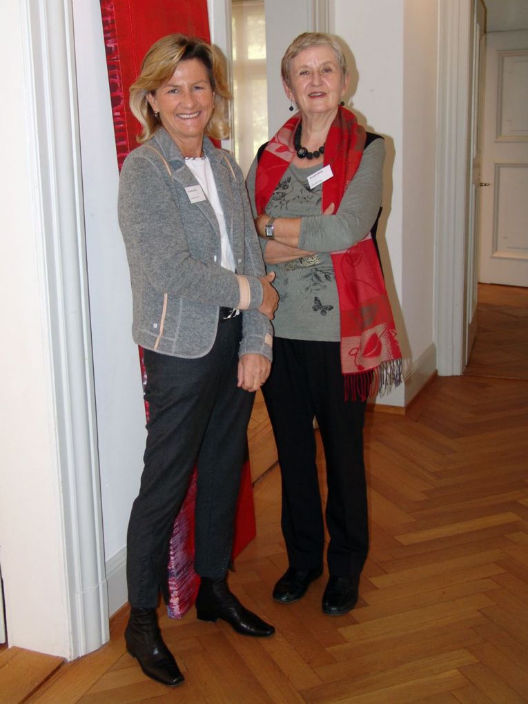 Die Künstlerinnen Annemarie Graf (l.) und Roswitha Haupt (r.)