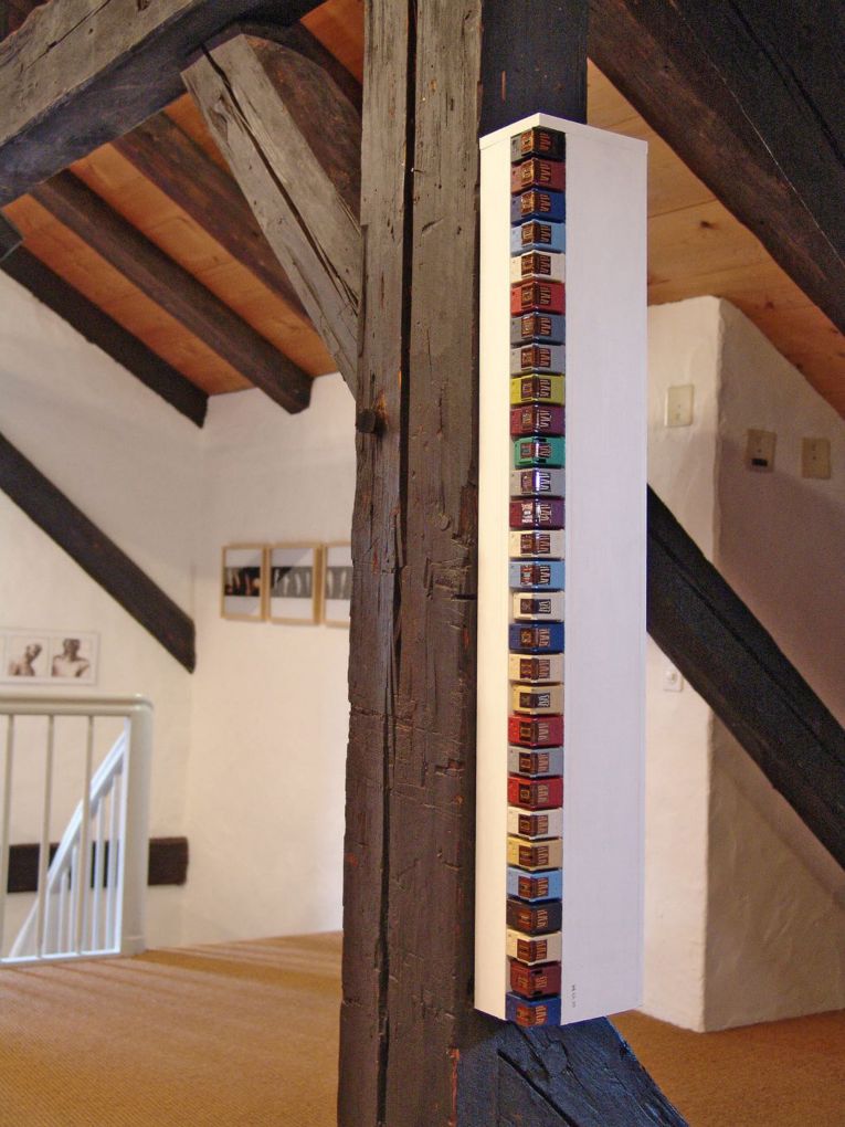 Urs Kamm: Recycled, 2010, Holz, Druckerpatronen, 92 x 16cm